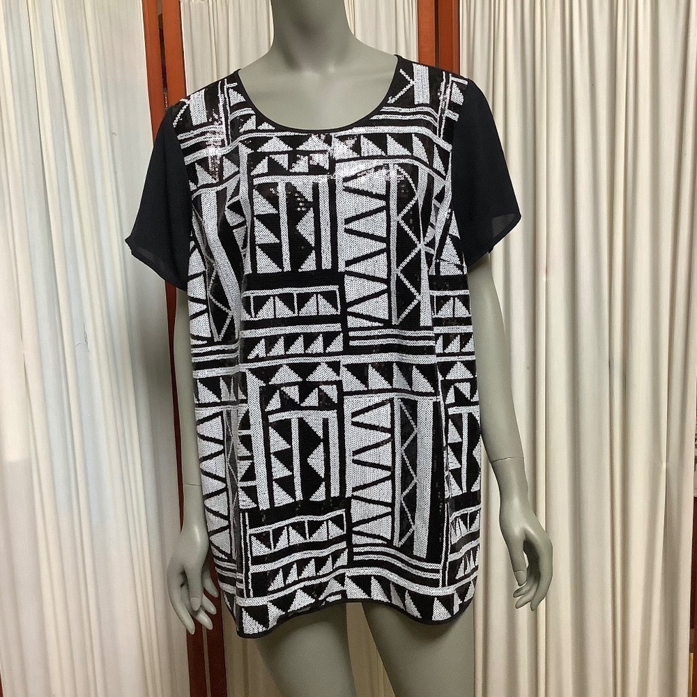 Vince Camuto Sequined Top Black White Abstract Short Sleeve Size 2X